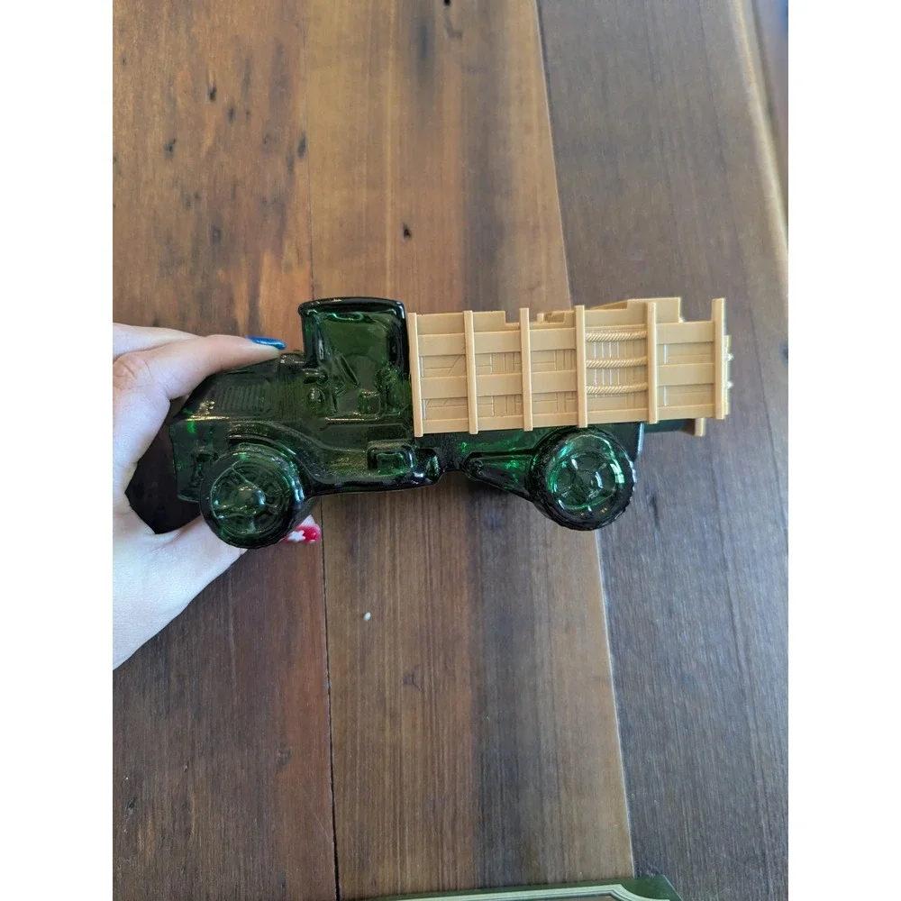 Avon Vintage MAC TRUCK Big Mack Windjammer Green Glass OLAND After‎ Shave 6 Oz